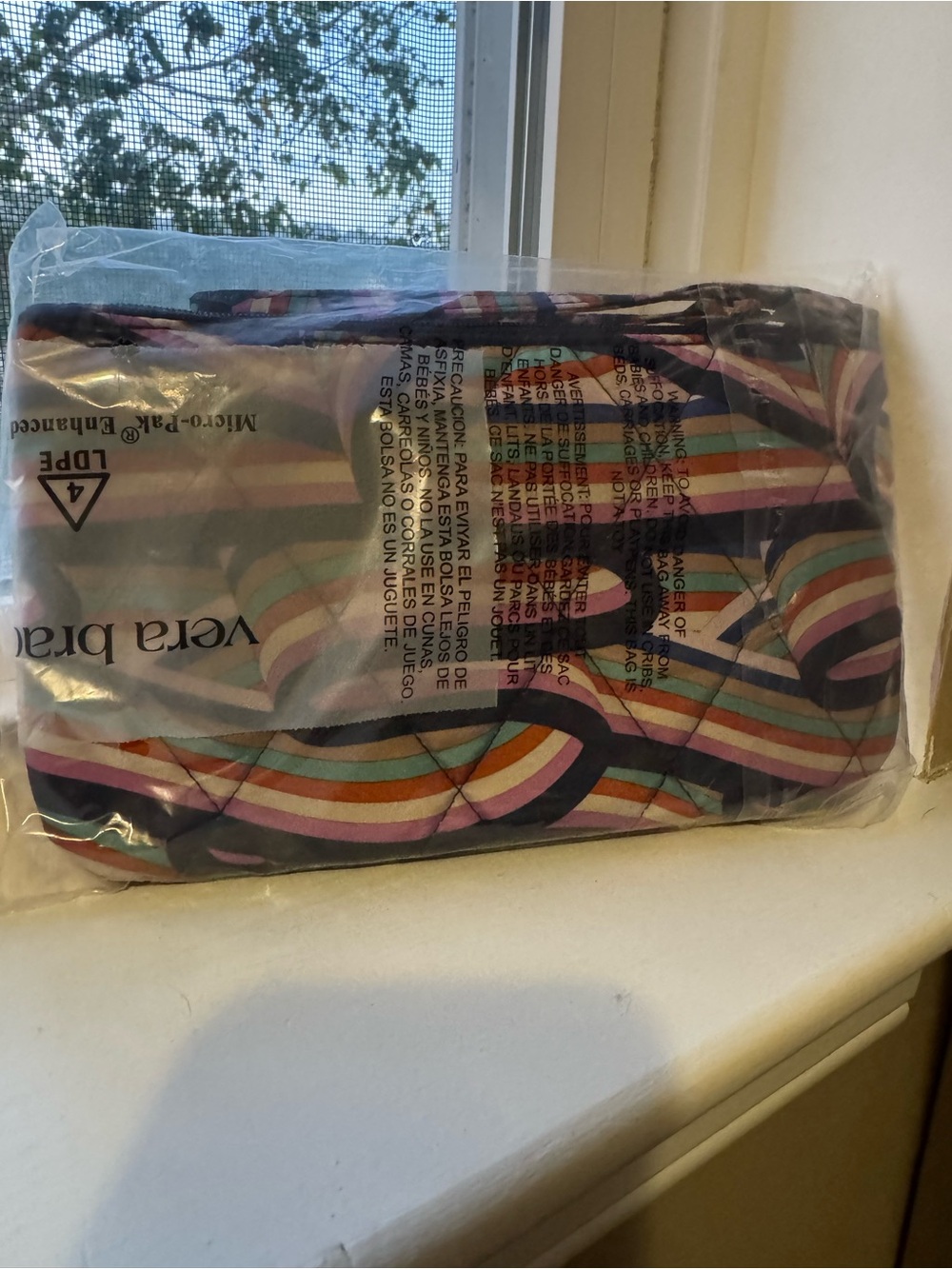 NWT Ver Bradley Ultralight Essential Wristlet Wallet - Retro Ribbons